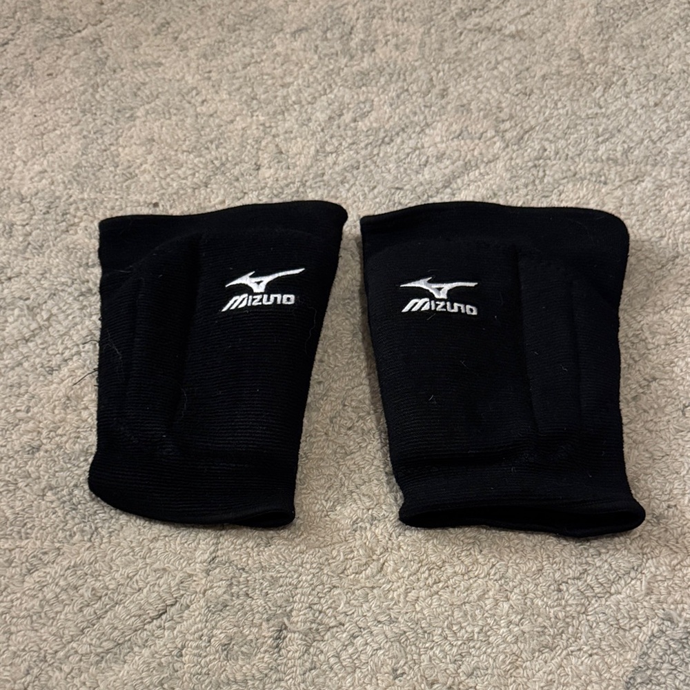Mizuno Black Knee Pads